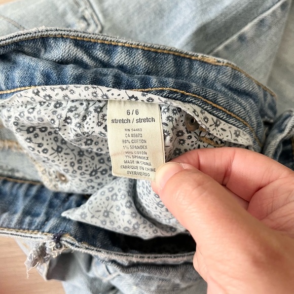 American Eagle Vintage Light Wash Denim Distressed Capri Bermuda Knee Shorts 6 - Picture 4 of 8